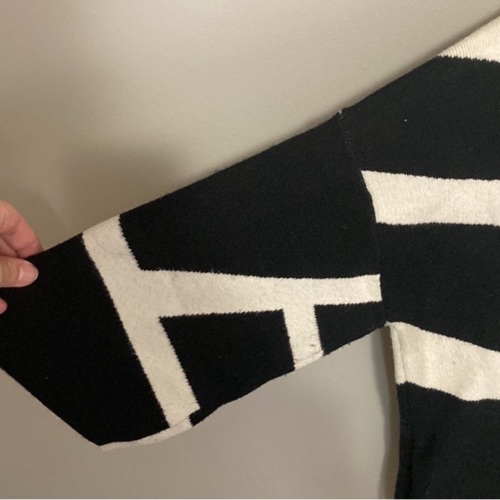 MarlaWynne SoftKNIT Graphic Double-knit Jacquard Topper open cardigan black - Picture 6 of 7